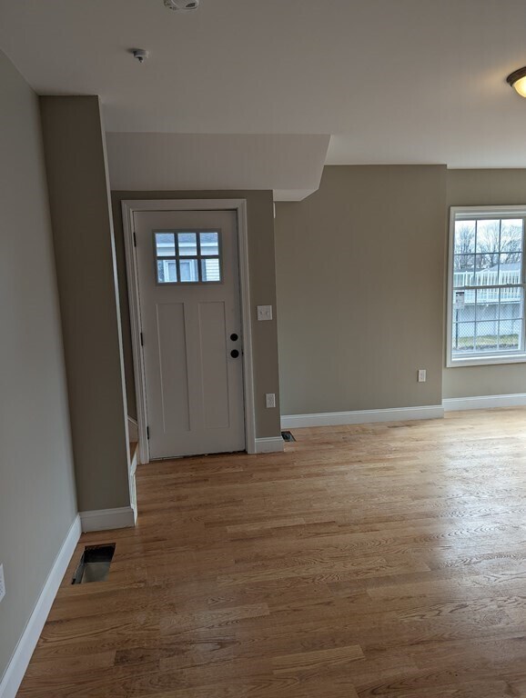 Building Photo - 207 Winthrop St