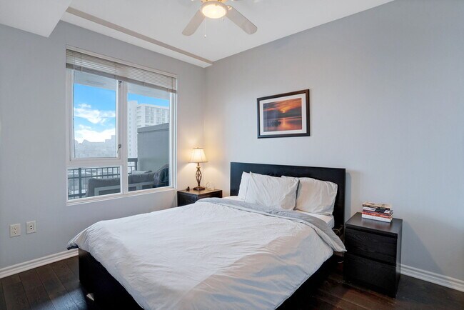 Building Photo - 300 W Beech St