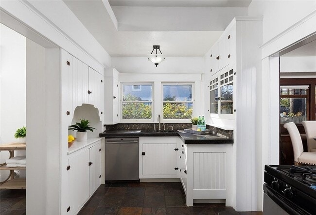 Building Photo - 127 N Grand St