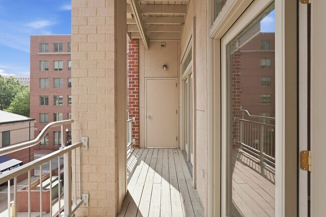 Building Photo - 309 Holland Ln