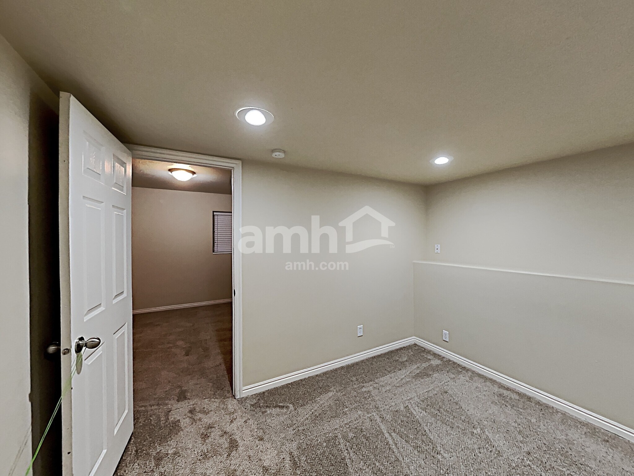 Building Photo - 1428 S 2850 E