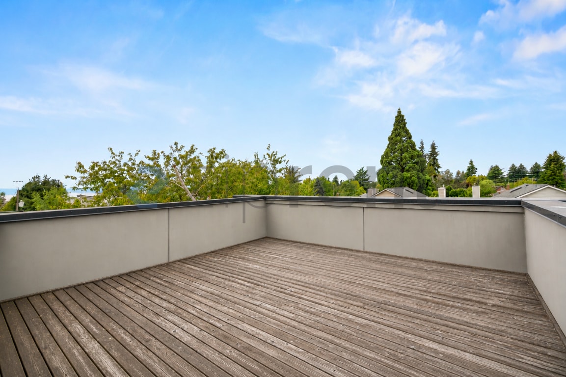 Building Photo - Unit B