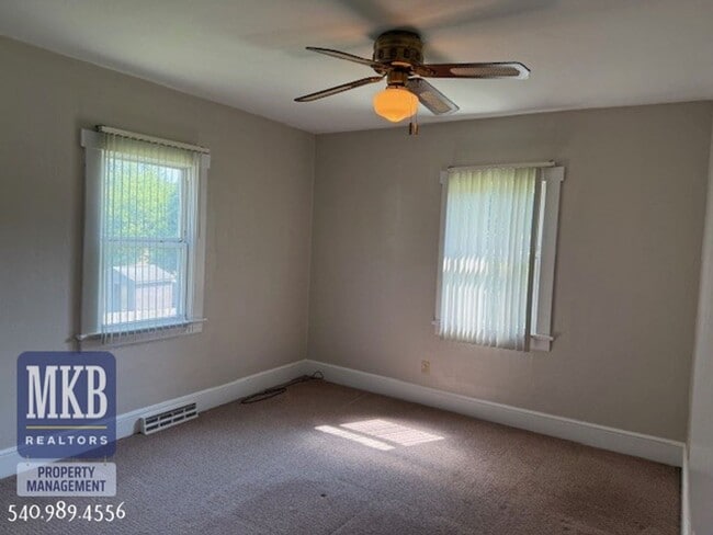 Building Photo - Single Family Home in Salem City