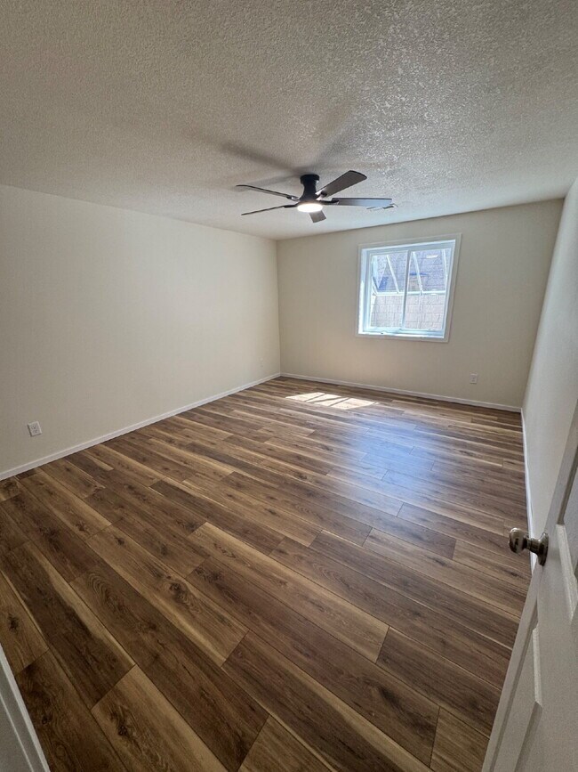 Building Photo - "Spacious 4-Bedroom Sanctuary with 3 Full Baths on Country View Drive, Derby - 3189 Sq Ft of Comf...