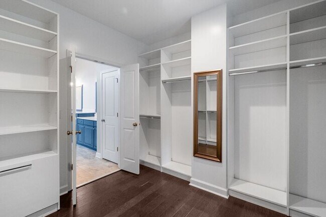 Building Photo - Stunning All-Brick Home in BridgeMill Community!