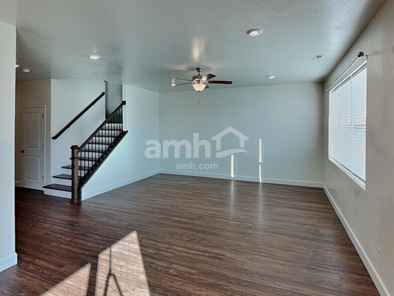 Building Photo - 1175 Wagon Way