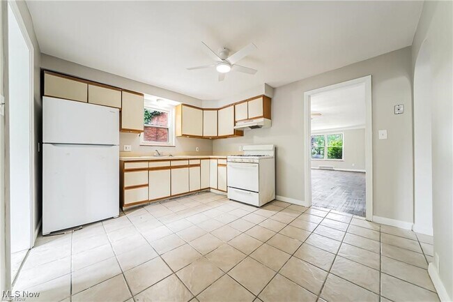 Building Photo - 3839 Mayfield Rd