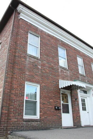 Building Photo - 1006 Center St