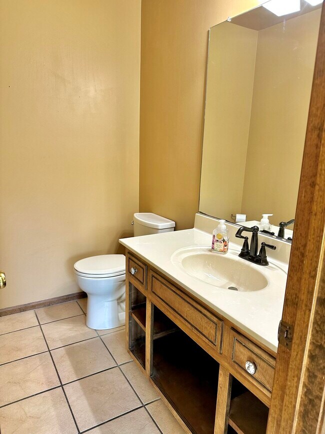 Building Photo - 527 Brandermill Rd