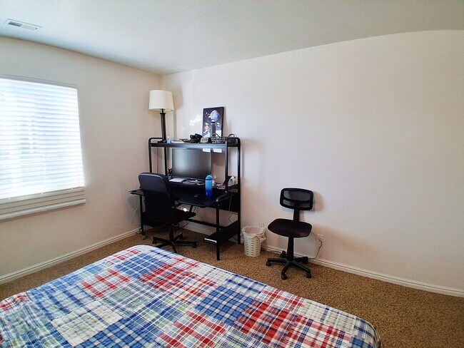 Building Photo - 104 W 1230 N St