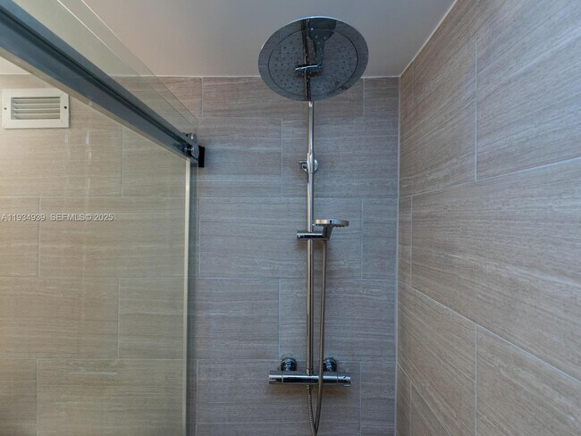 Building Photo - 2501 S Ocean Dr