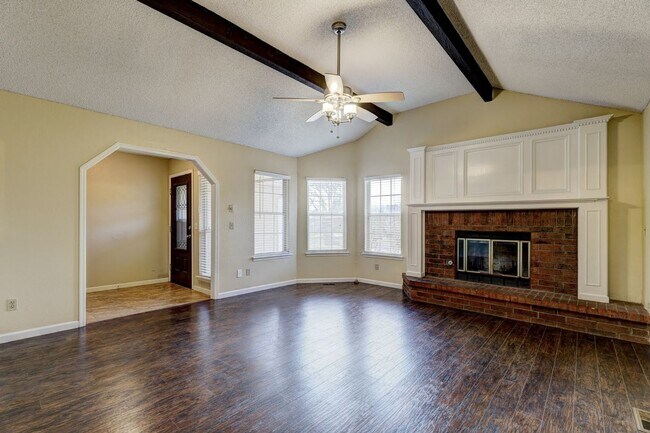 Building Photo - 3 Bed 2 Bath in OKC!