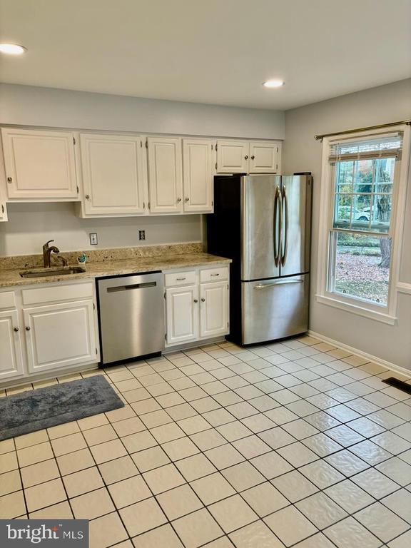 Building Photo - 6803 Wild Rose Ct