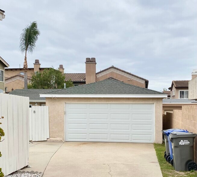 Building Photo - 2019 Curtis Ave