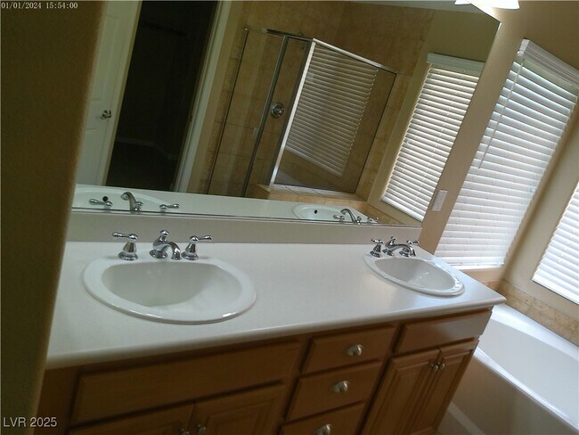 Building Photo - 7051 Oakwood Pines Ct