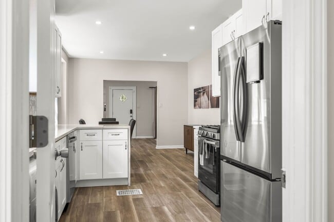 Building Photo - 1215 N Warman Ave