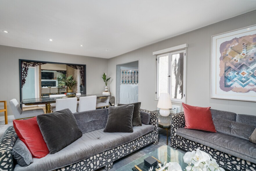 Building Photo - 2066 Glencoe Way