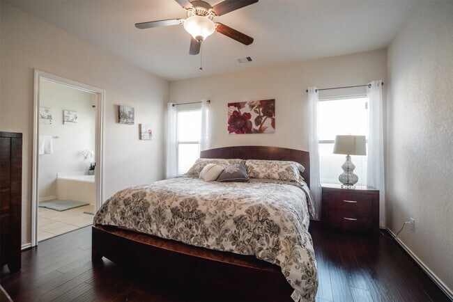 Building Photo - 8730 Sunny Gallop Dr