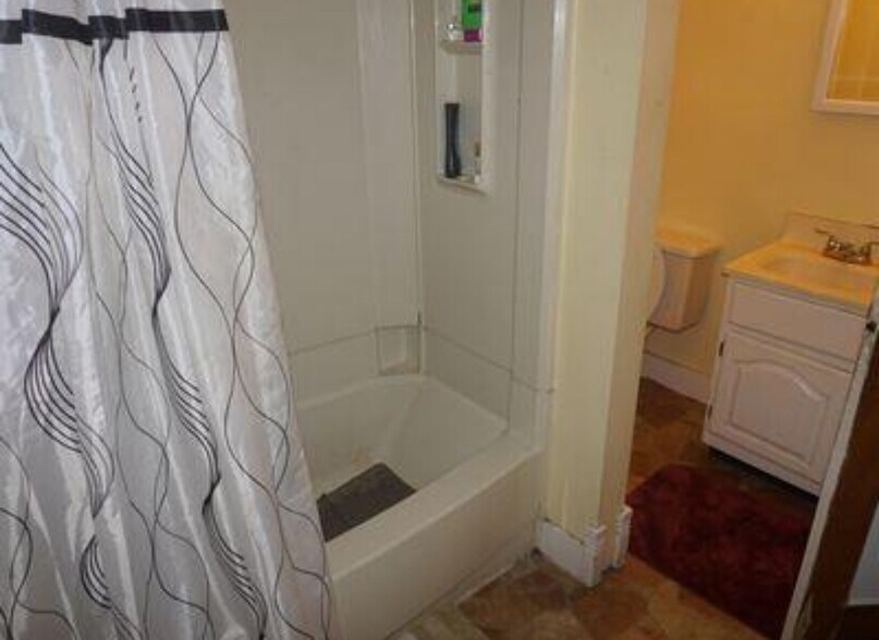 Building Photo - 412 W Vine St