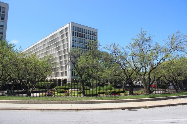 Building Photo - 1450 E 55th Pl