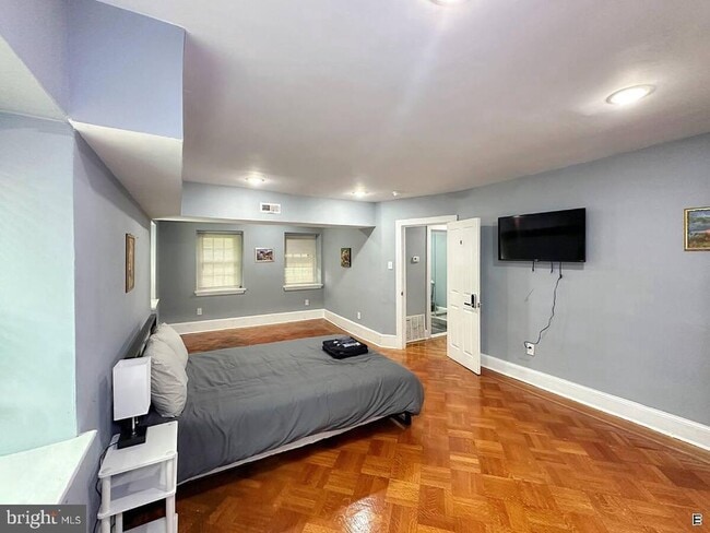 Primary Photo - 5204 Overbrook Ave