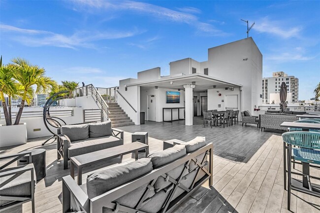 Building Photo - 9901 E Bay Harbor Dr