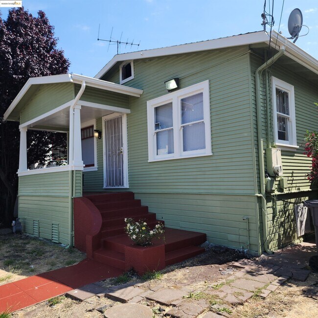 Primary Photo - 3527 Suter St
