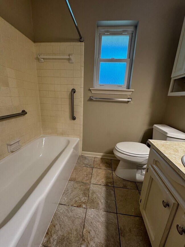 Building Photo - 3BD/2BA House for Lease in Jackson Park - Central Community