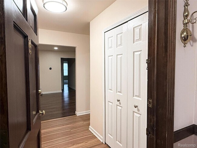 Building Photo - 27633 Echo Valley E