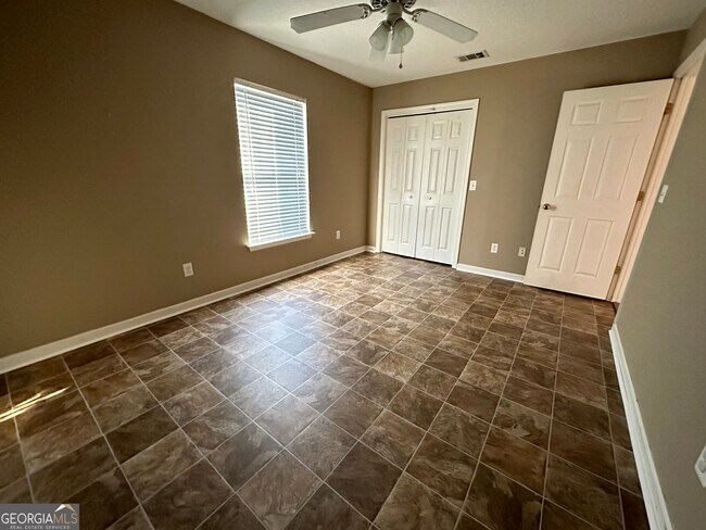 Building Photo - 22 Robins Ct