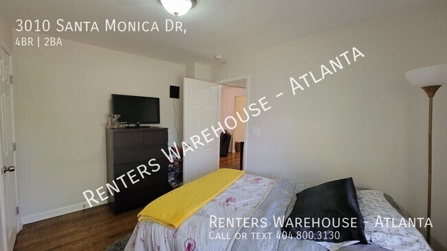 Building Photo - 3010 Santa Monica Dr