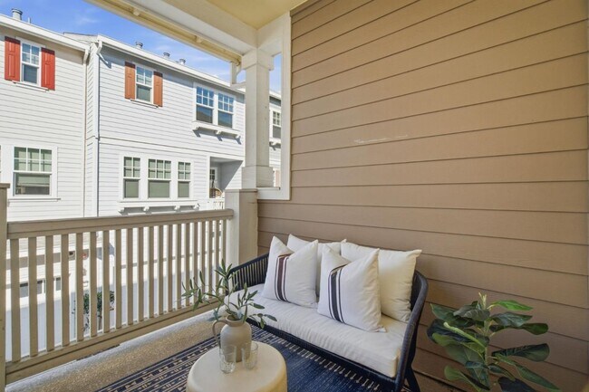 Building Photo - 394 Circuit Wy