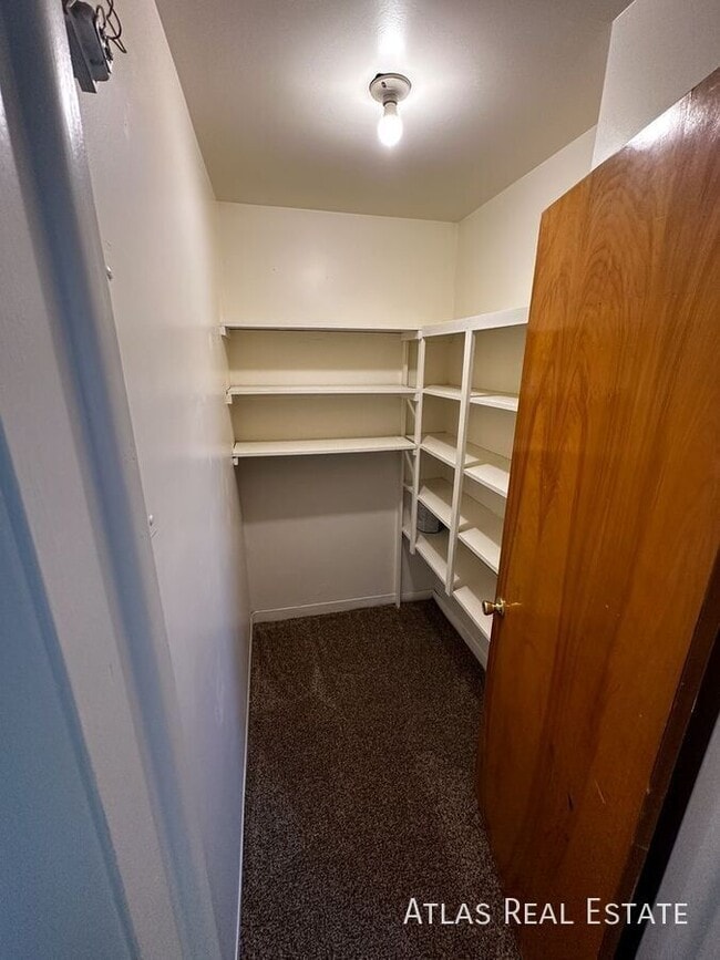 Building Photo - 1365 Emery St W