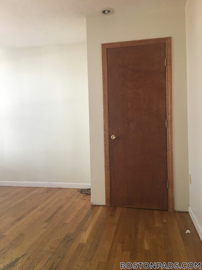 Building Photo - 9 Fulkerson St