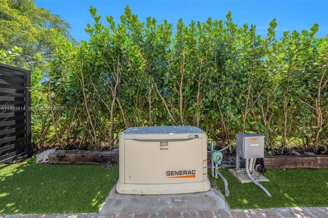 Building Photo - 5120 Carillo St