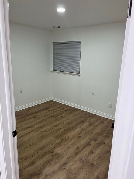 Building Photo - 16140 Clarkson Dr