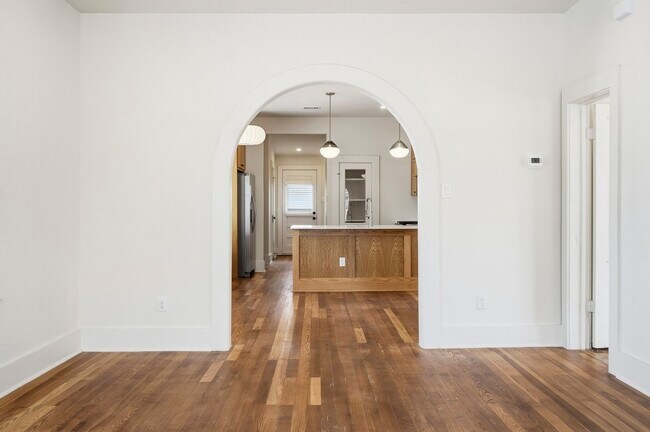 Building Photo - 2122 Hardy St