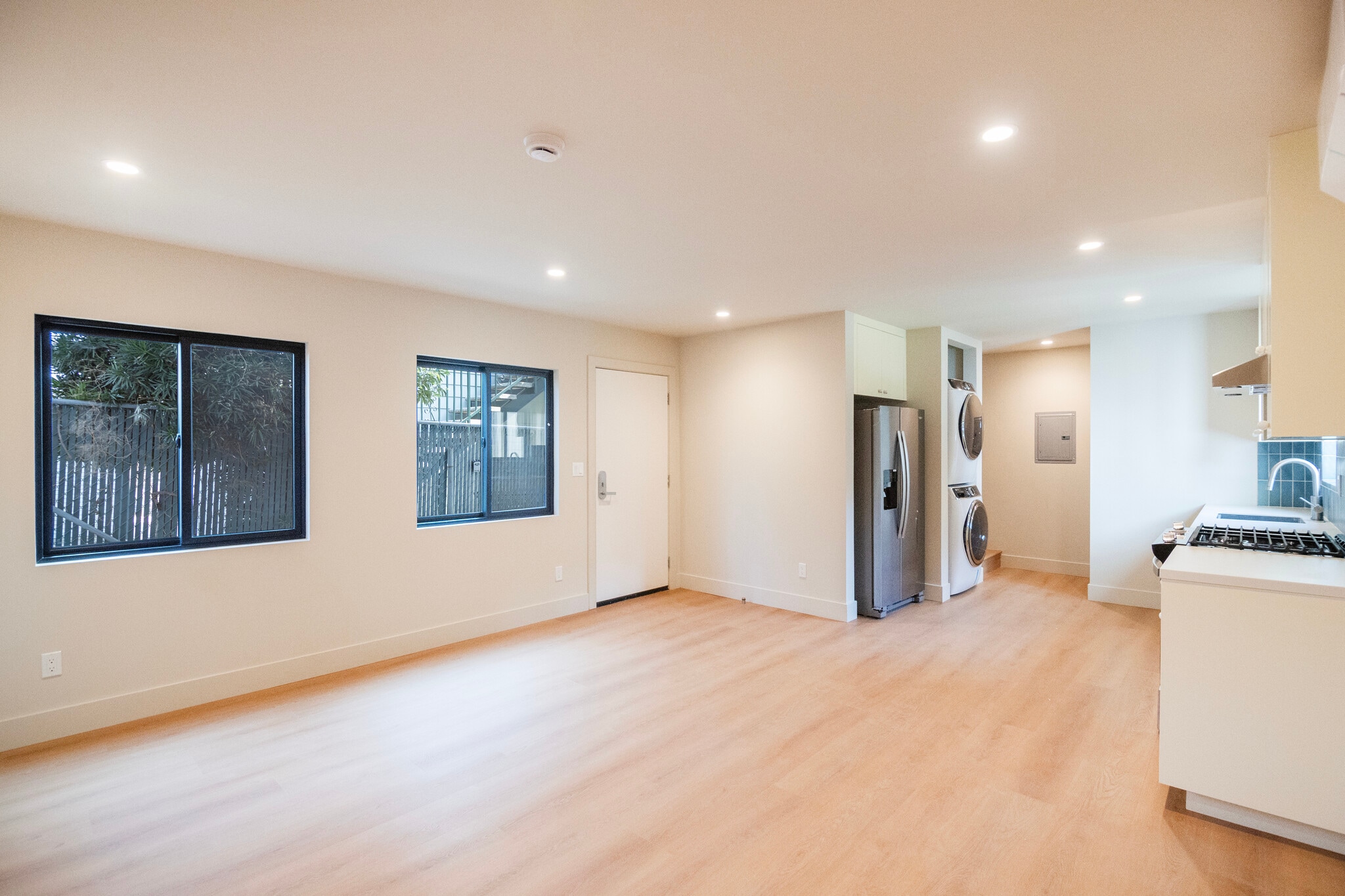 Building Photo - 4541 1/2 Melbourne Ave