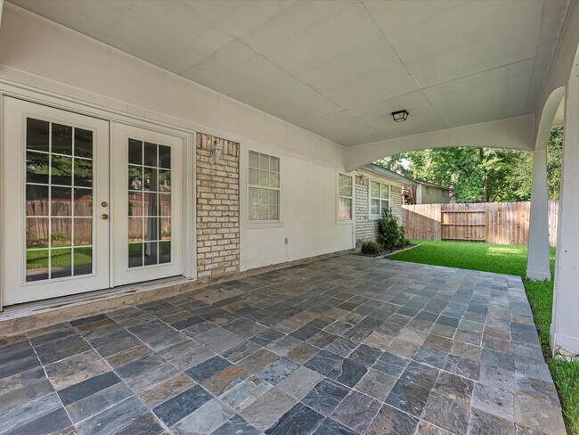Building Photo - 3010 Glen Spring Dr