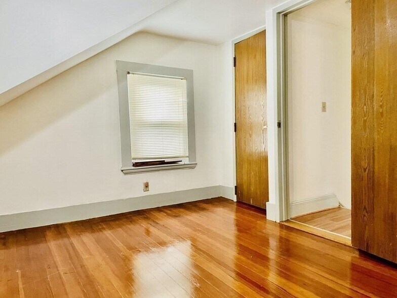 Building Photo - 188 Main St