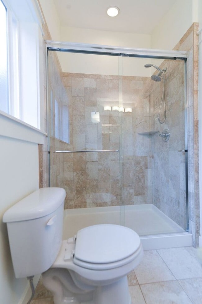 Building Photo - 5078 Delridge Way SW