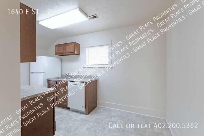Building Photo - 1640 E ST-2