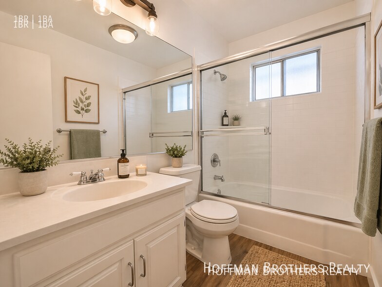 Building Photo - 1543 N Formosa Ave