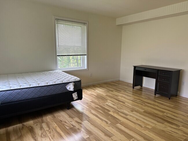 Building Photo - 175 Kendall Ave