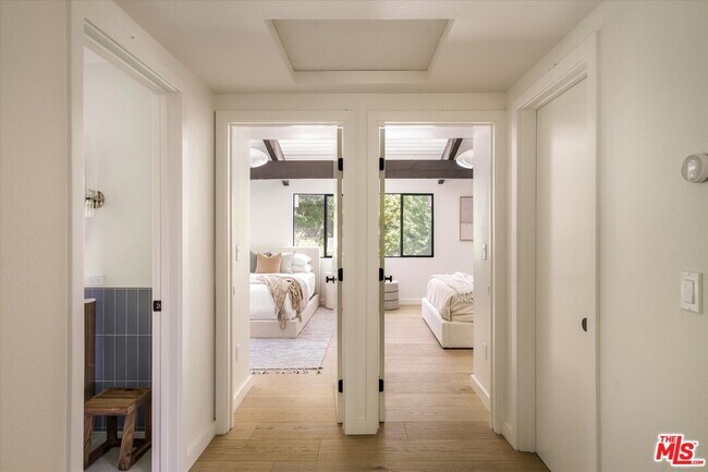 Building Photo - 2313 Banyan Dr