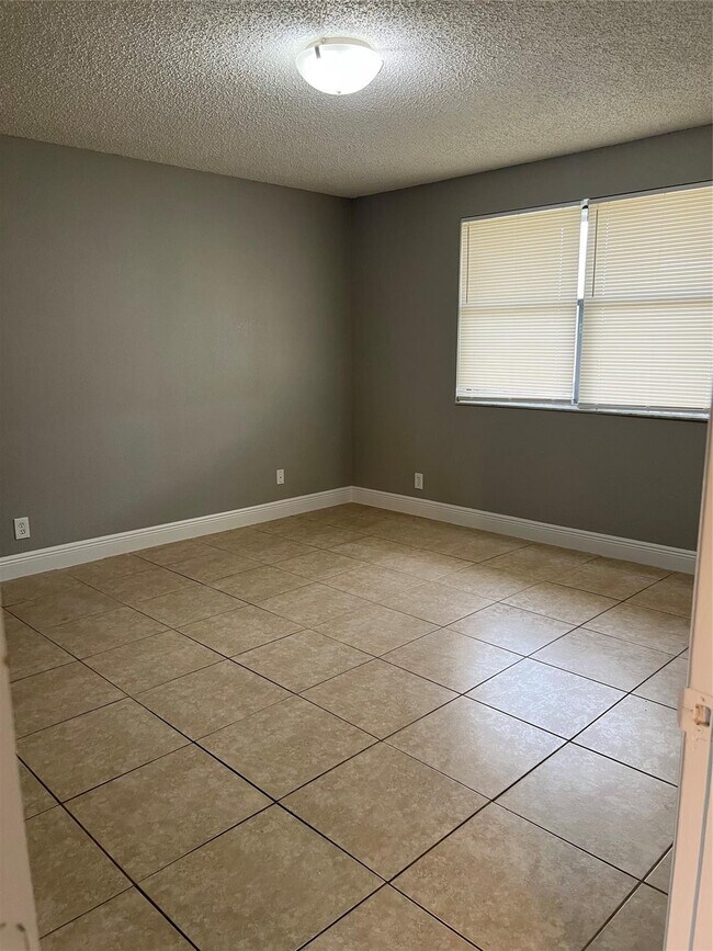 Building Photo - 179 SE 3rd St