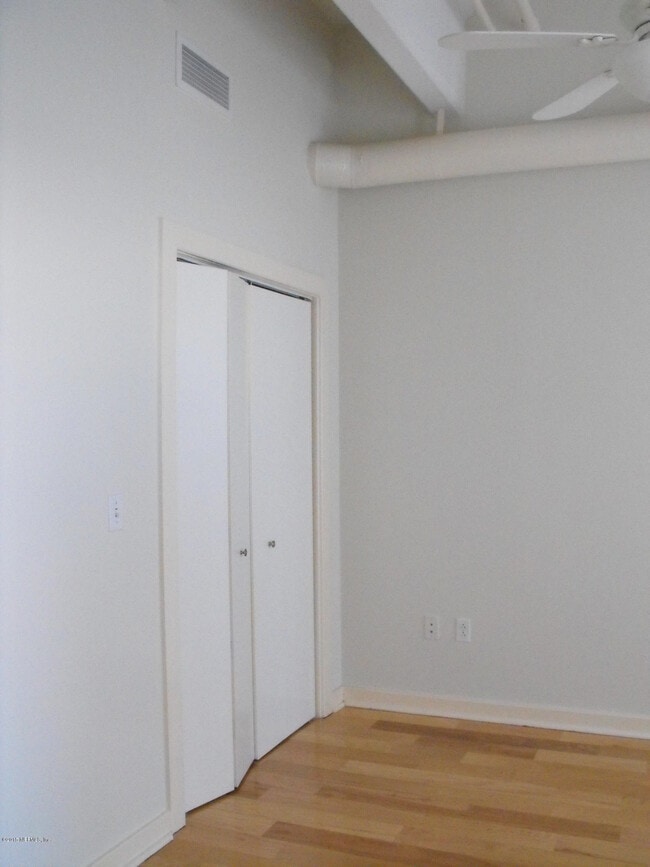 Building Photo - 1661 Riverside Ave