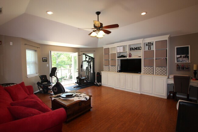 Building Photo - Lease Takeover Opportunity Available: Stun...