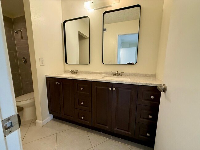 Building Photo - 1809 N Congress Ave