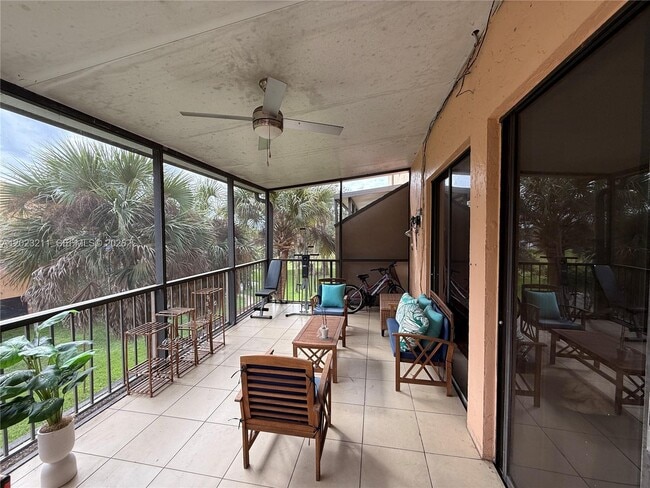 Building Photo - 450 Commodore Dr